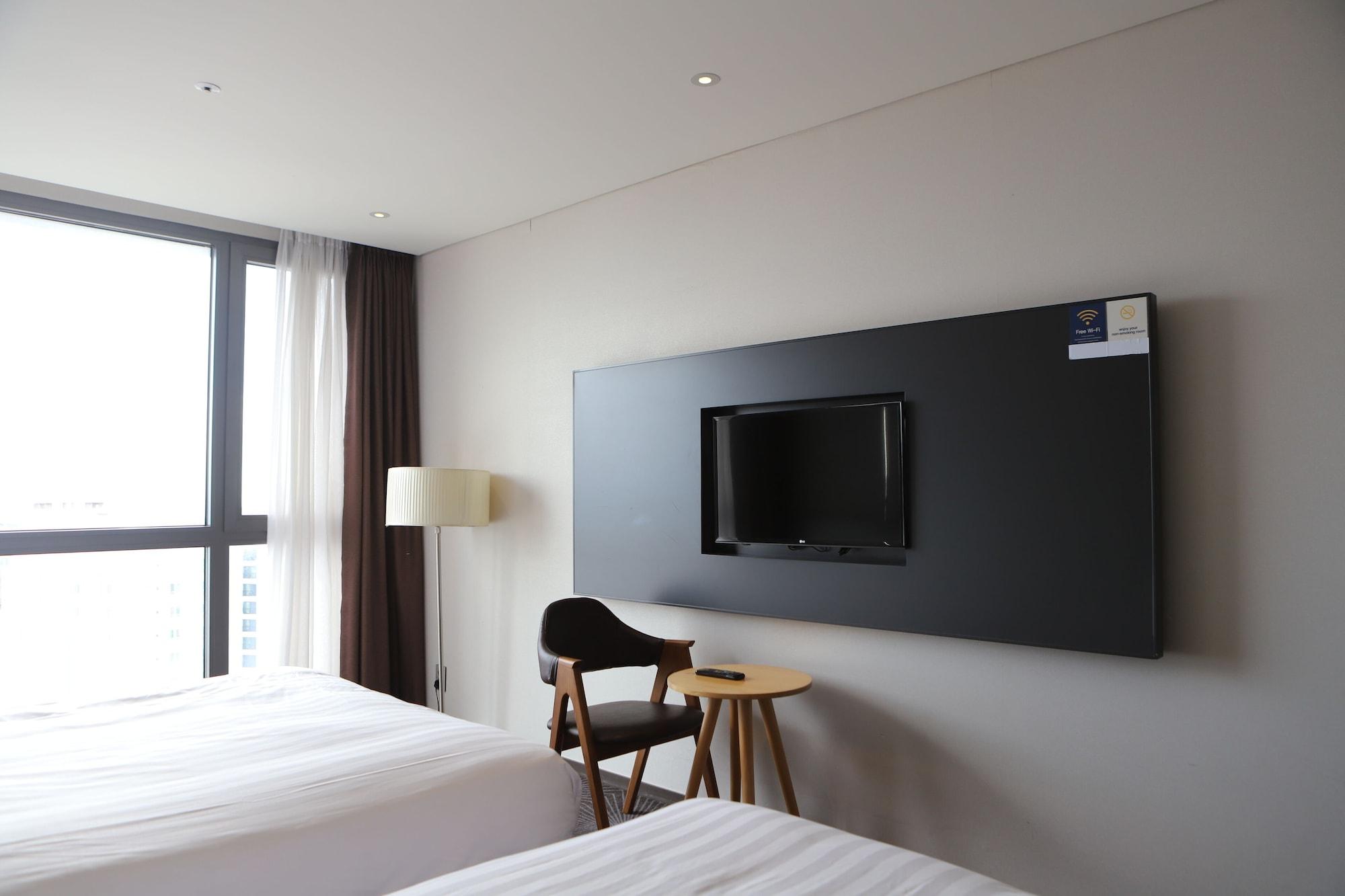 Golden Daisy Hotel Seogwipo Bagian luar foto