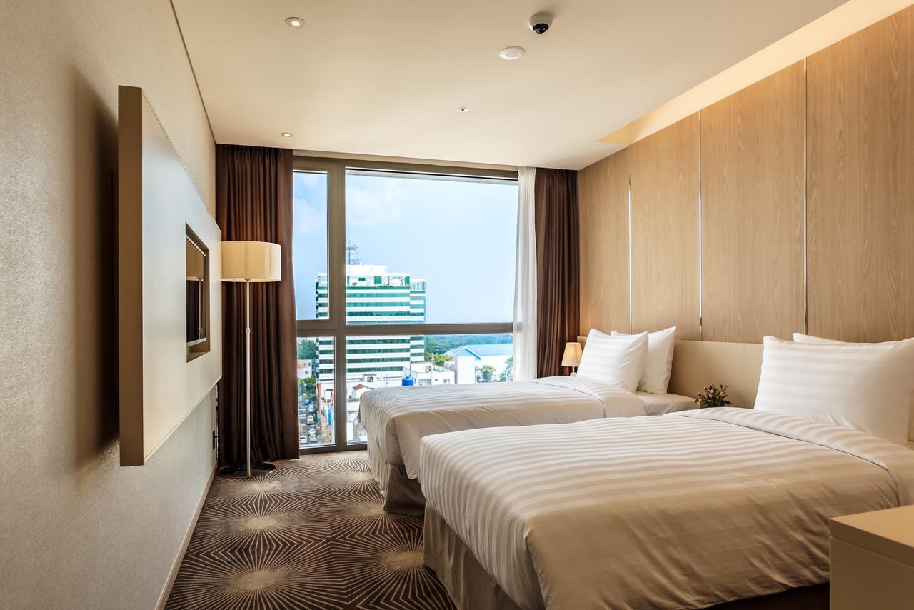 Golden Daisy Hotel Seogwipo Bagian luar foto