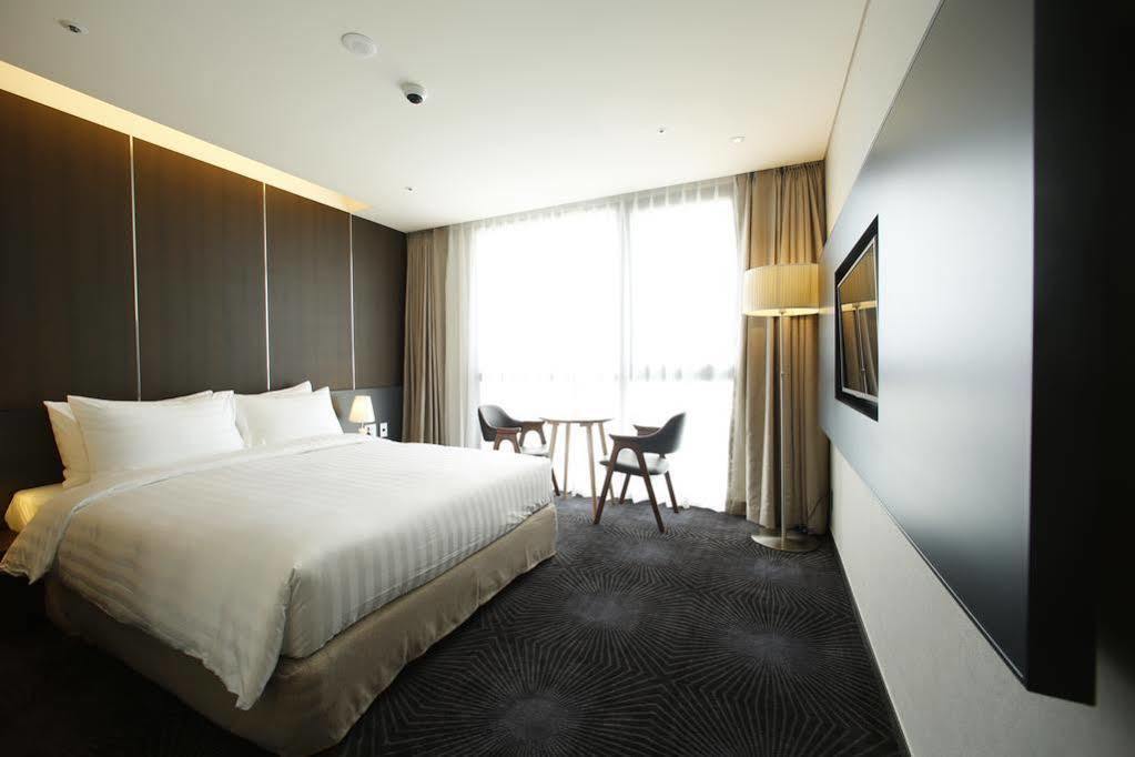 Golden Daisy Hotel Seogwipo Bagian luar foto